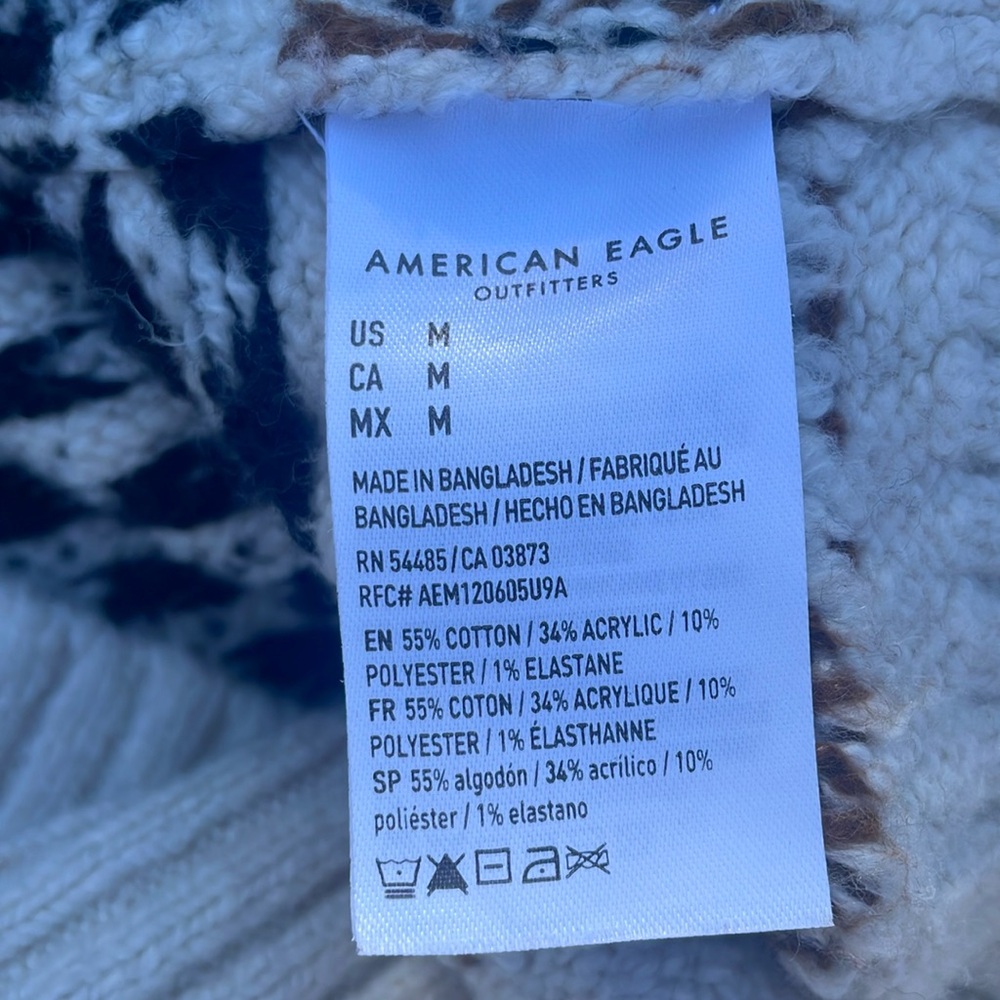 American Eagle Men’s Sweater size M hooded and has front pockets comfortable fit - Picture 6 of 8